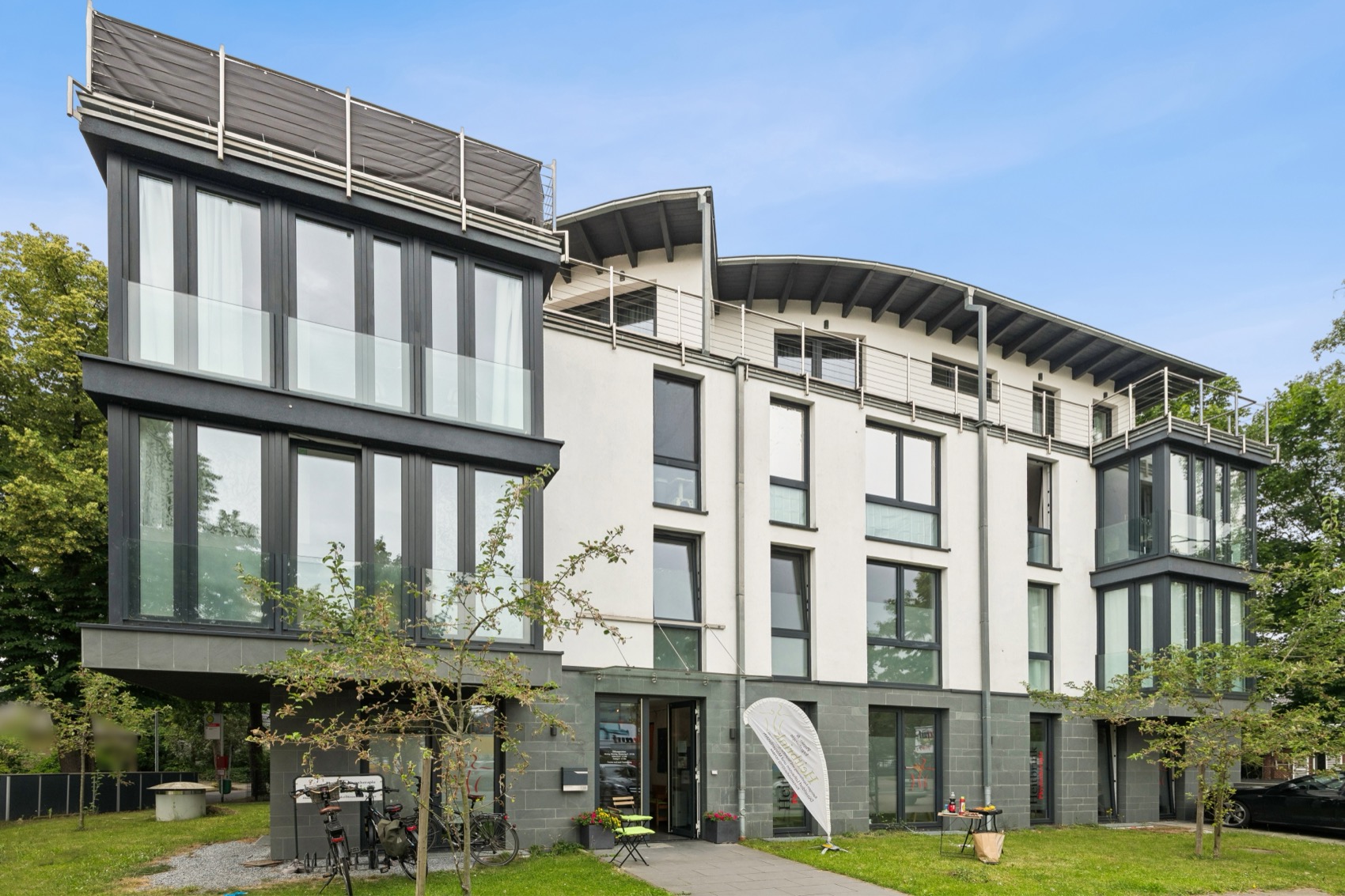 Lantzallee 1, Düsseldorf-Lohausen — Außenansicht