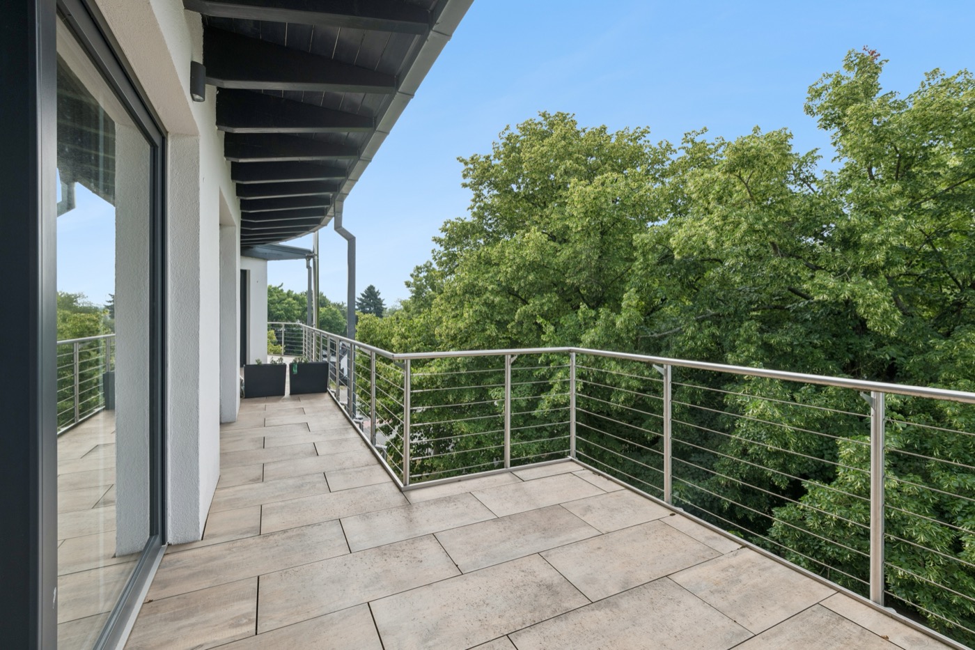 Balkon mit Grünblick